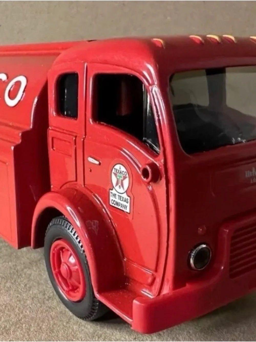 Ertl Texaco 1949 White Tilt Cab Tank Truck Bank Diecast #F950 Vintage VTG Car